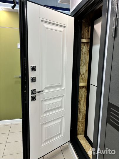 Дверь входная уличная с терморазрывом