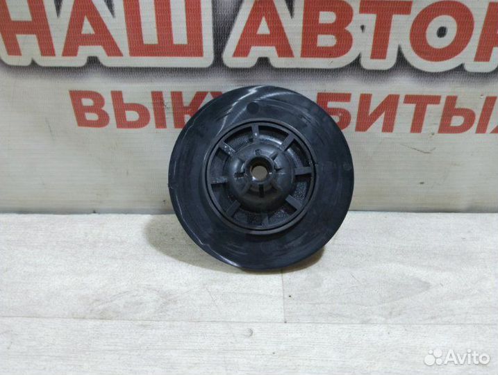 Болт крепления запасного колеса Renault Fluence