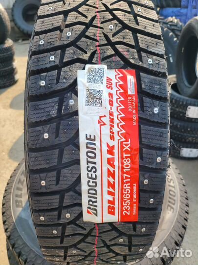 Bridgestone Blizzak Spike-02 SUV 235/65 R17 108T