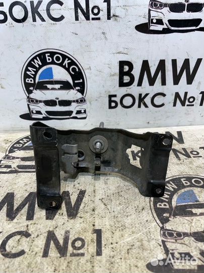 Крюк замка капота левый Bmw X5 E70 LCI N57D30 2012