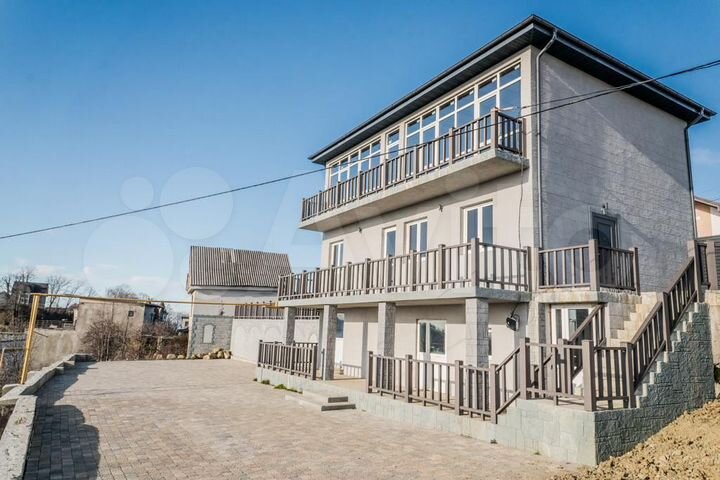 Дом 215 м² на участке 6,4 сот.