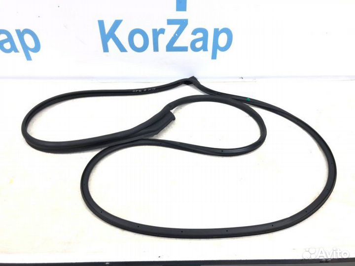 Уплотнитель двери передний правый Kia Sportage 5