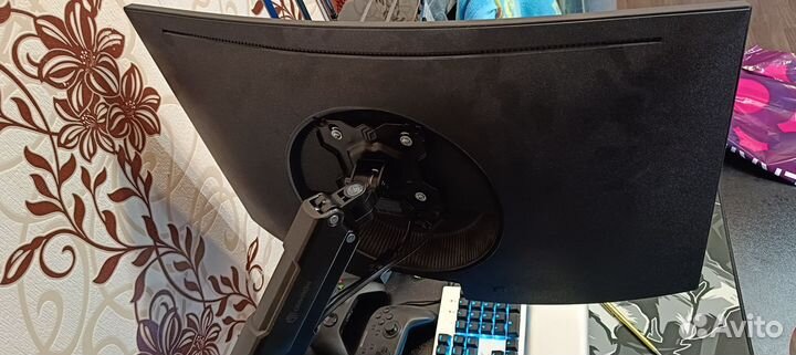 Монитор Samsung 27 изогнутый 240Гц