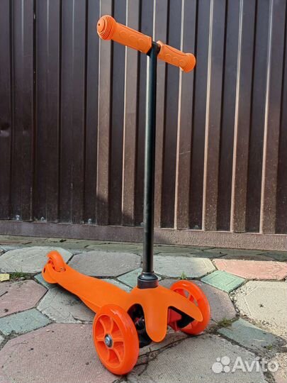 Самокат детский трехколесный новый