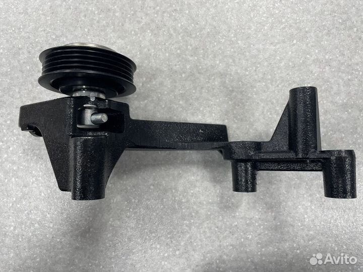 Ролик Toyota LC200