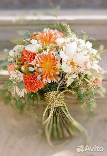 Букет невесты в оранжево белых тонах