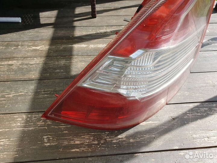 Фонарь Форд Фокус 2