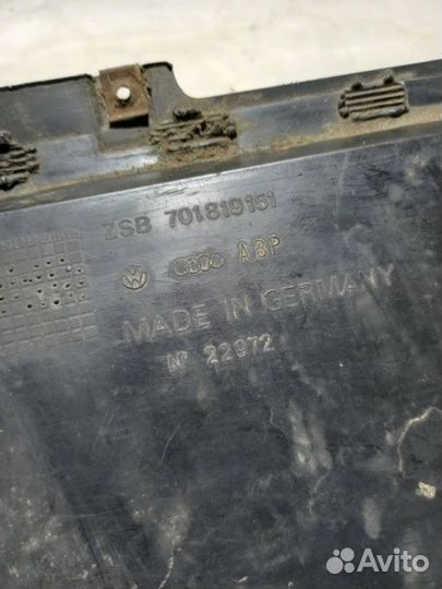 Накладка торпеды нижняя Volkswagen Transporter Т4