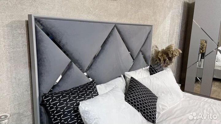 Кровать двуспальная