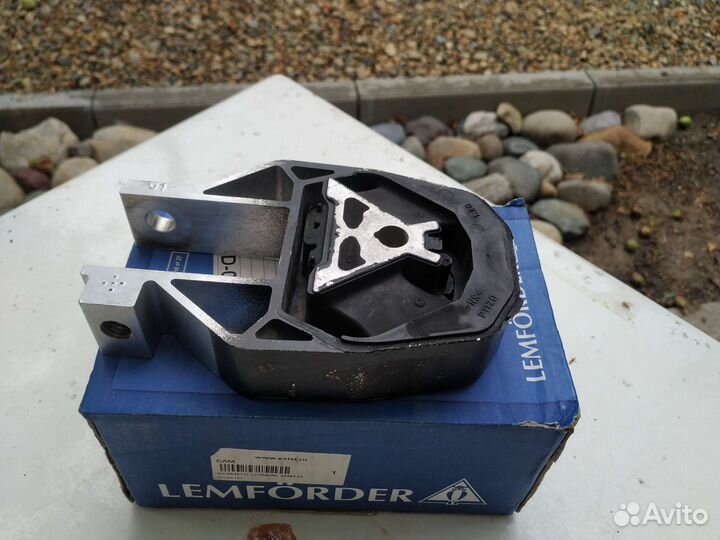 Нижняя опора АКПП на Volvo S40 II 2.4