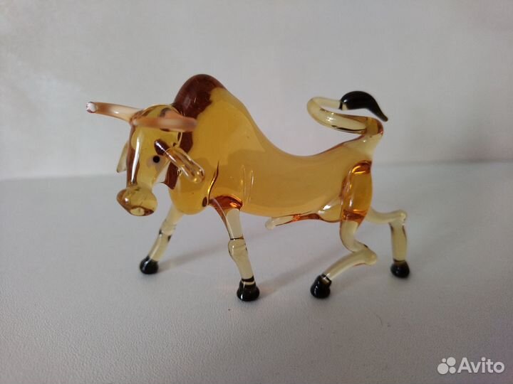 Коллекция стеклянных фигурок