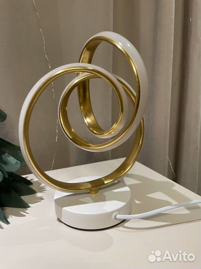 Настольная лампа новая