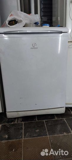Маленький холодильник Indesit