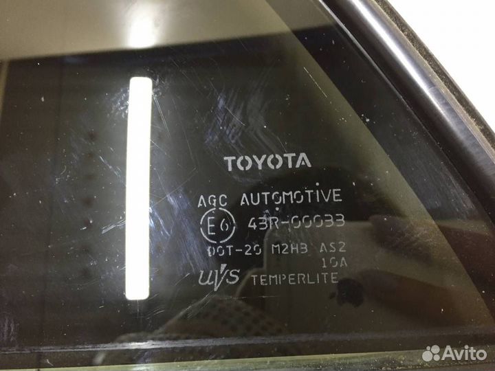 Стекло двери задней левой форточка Toyota Corolla