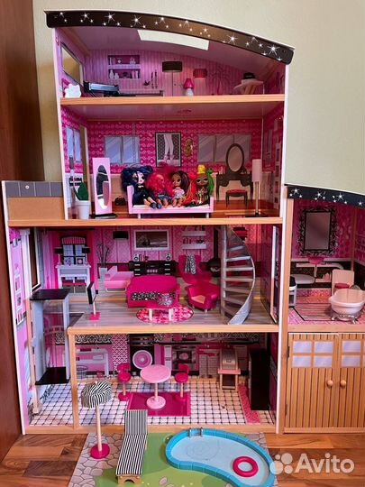 Большой кукольный дом