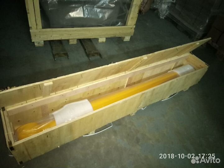 Цилиндр ковша R210