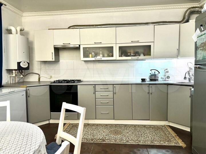 3-к. квартира, 82 м², 1/10 эт.