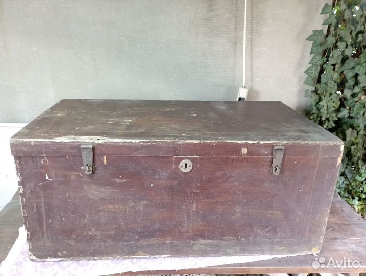 Сундук старинный