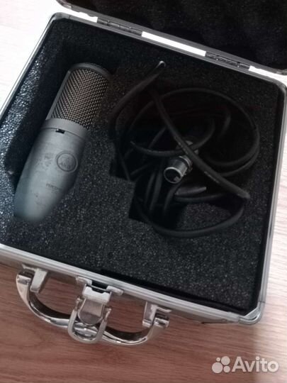 Студийный микрофон AKG Perception 220