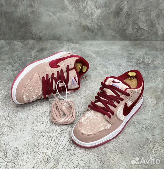 Кроссовки StrangeLove x Nike SB Dunk Low