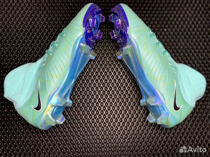 Футбольные бутсы Nike Phantom Luna Elite FG