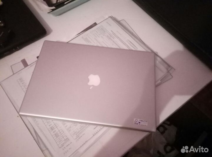 Старый ноутбук Macbook Pro 15