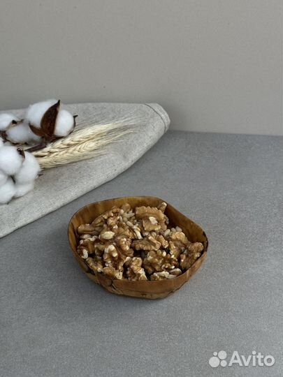 Миска из дерева с живым краем