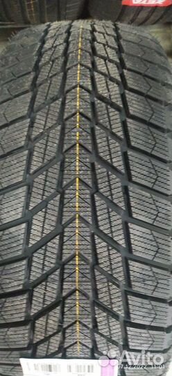 Nexen Winguard Ice Plus 215/50 R17 95T