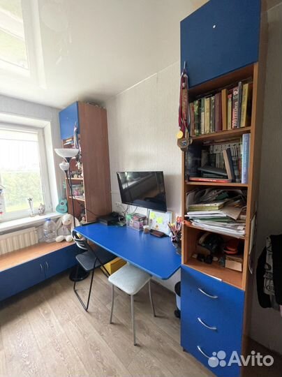 Детская стенка с большим письменным столом