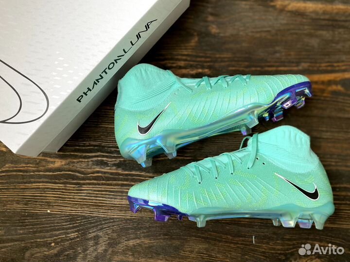 Футбольные бутсы Nike Phantom Luna Elite FG