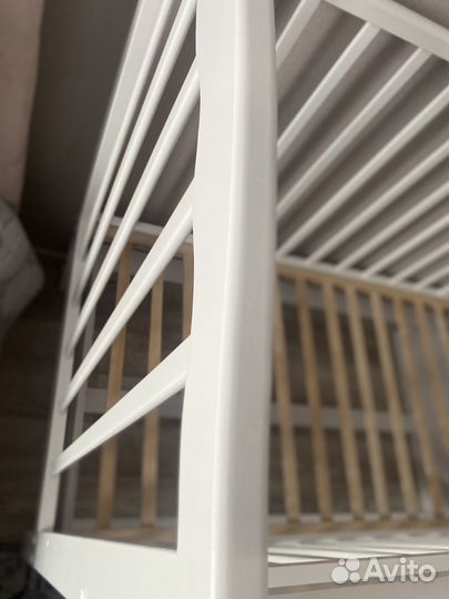 Детская кроватка с поперечным маятником