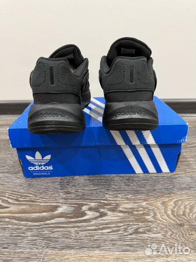 Кроссовки adidas