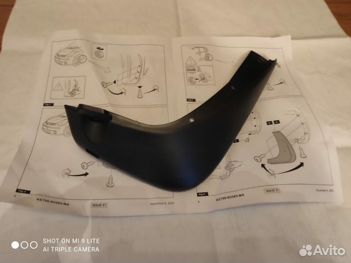 Левый передний брызговик на Nissan Note