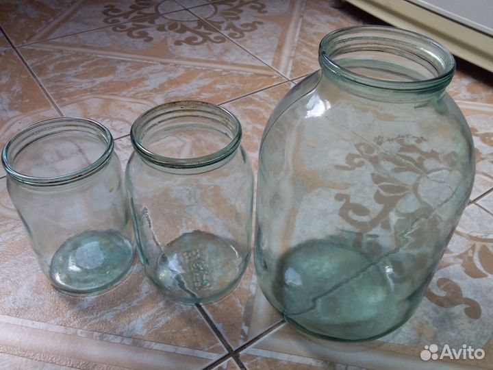 Продам стеклян банки 1, 3-х литр,0,5 л о,7 л
