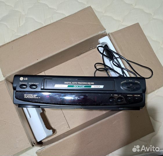 Видеомагнитофон LG