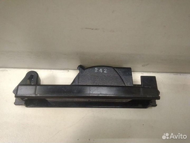 Фонарь подсветки номера Toyota RAV4