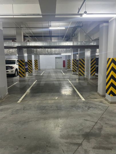 Машиноместо, > 30 м²