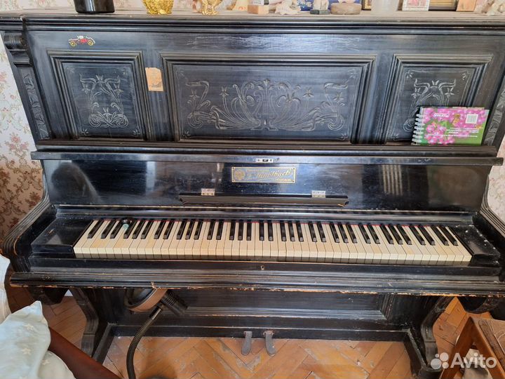 Пианино антикварное