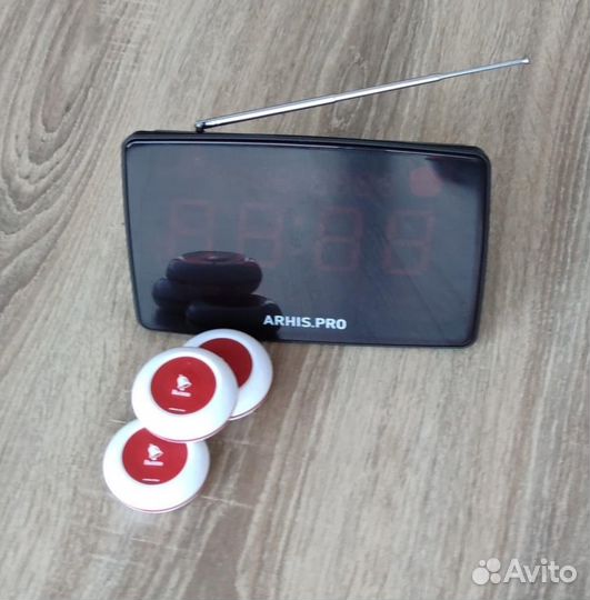 Кнпока вызова официанта и табло отображения вызова