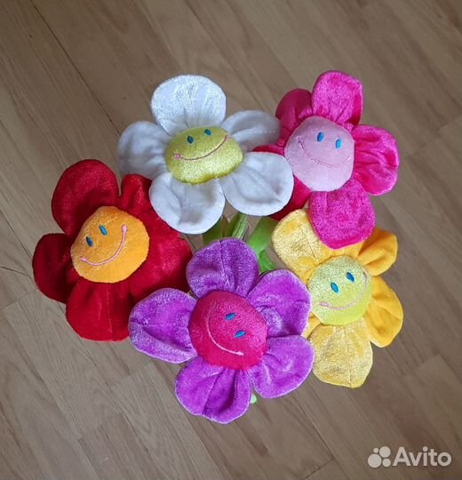 Букет из новых 5-ти цветов-игрушек