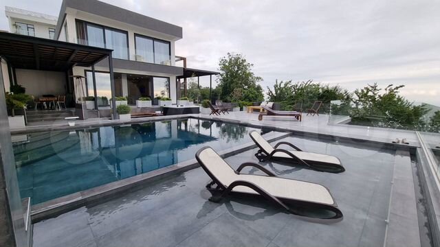 Дом 200 м² на участке 6 сот.