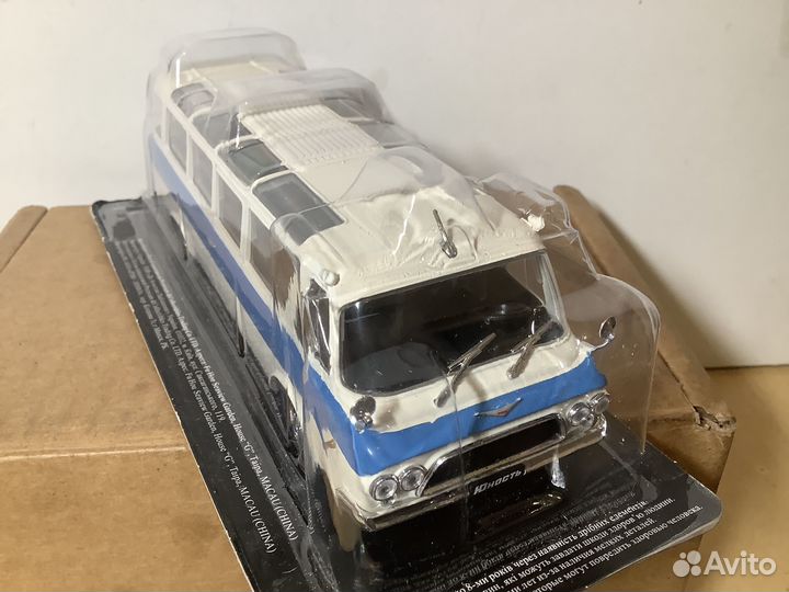 Модель автомобиля зил-118 Юность 1:43 деа