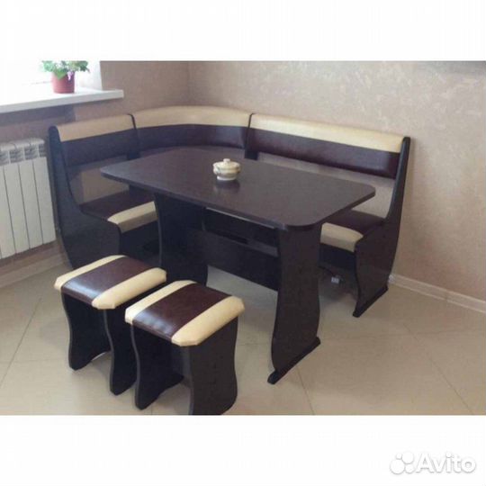 Кухонный уголок со столом новый