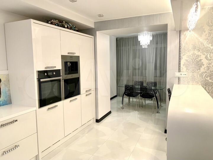 2-к. квартира, 83 м², 7/10 эт.