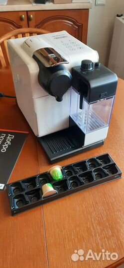 Капсульная кофемашина Delonghi Nespresso Lattissim