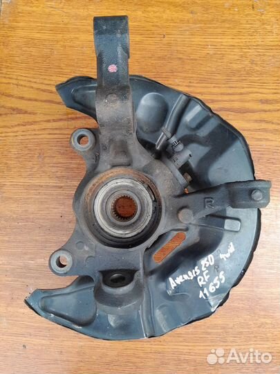 Поворотный кулак Toyota Avensis 250