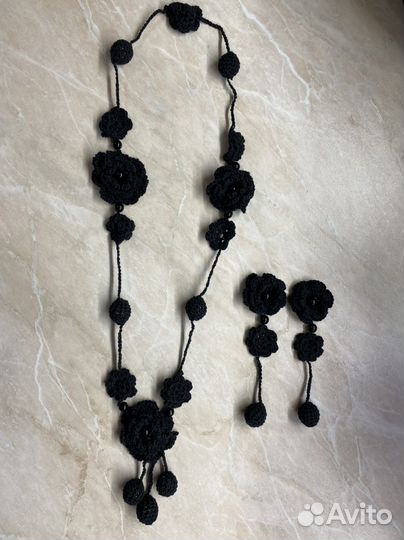 Комплект вязаных украшений ручной работы