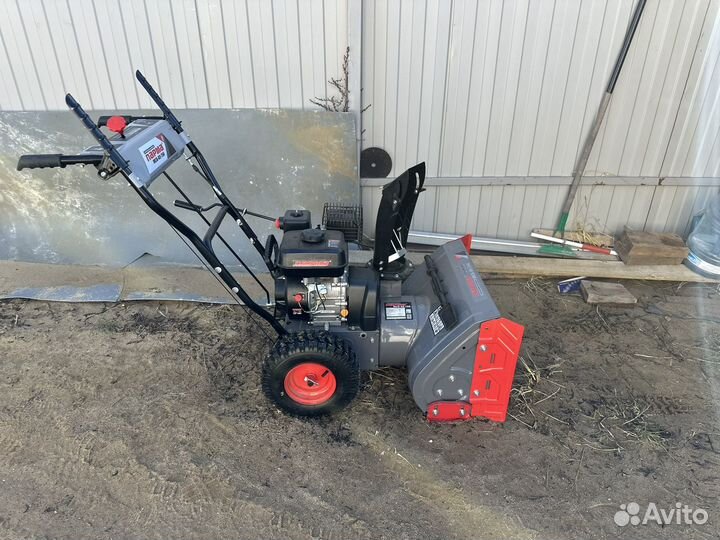 Снегоуборщик бензиновый самоходный