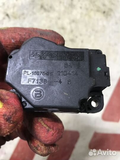 Моторчик заслонки отопителя Land Rover Freelander