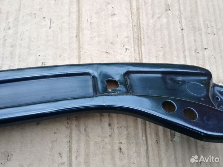 Кронштейн передней панели правый Skoda Rapid 2